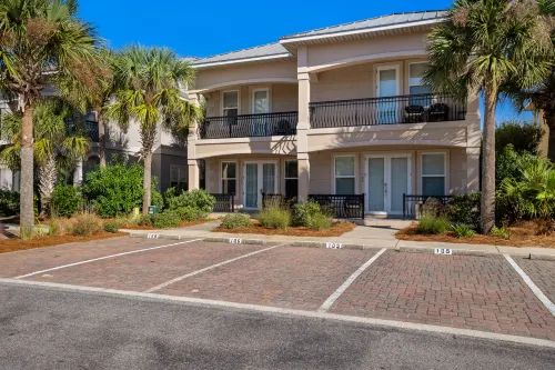 Tropical Pool and Private Beach Access - Elegant Beachside Haven