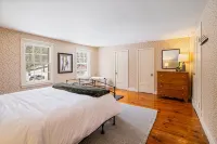 Private Gated Pool and Scenic Surroundings - Charming Spacious Retreat