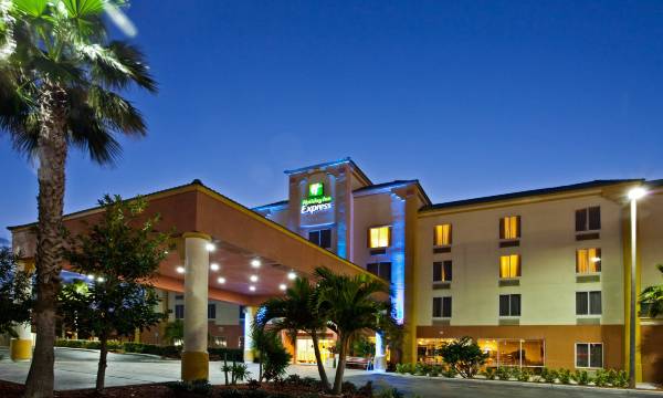 Holiday Inn Express & Suites Cocoa Beach by IHG