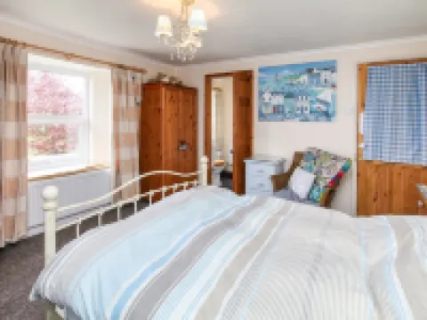 Vine Cottage Hotels in Par