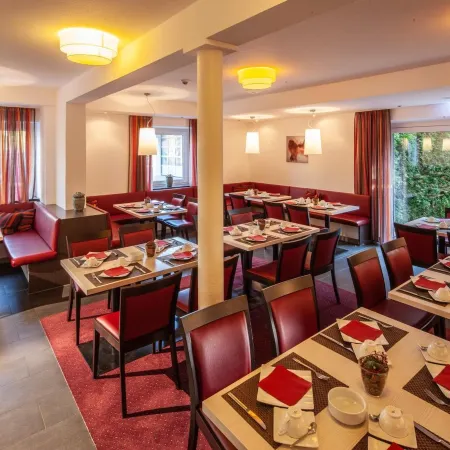 Bergers Airporthotel Memmingen Отели рядом с достопримечательностью «Станция Memmingen »