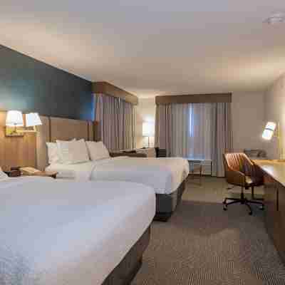 Holiday Inn & Suites Kamloops Rooms