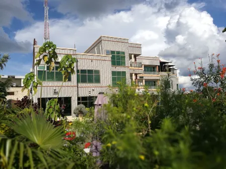 Golden Zambezi Lodge