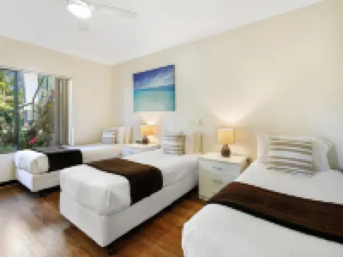 Smugglers on the Beach Hotels in Korora