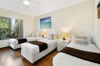 Smugglers on the Beach Hotels in Korora