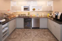 Le Chabrol Hotel & Suites