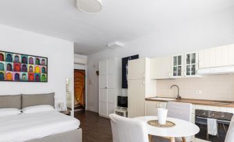 Largo Molina Apartment 1 by Wonderful Italy