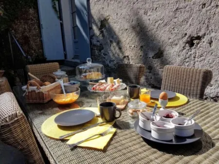 Le Grenier Occitan Отели в г. Монреаль