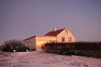 Lækjarkot Rooms and Cottages with Kitchen - 2 tähden
