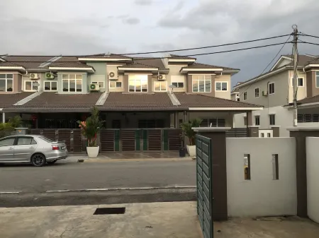 Da Bella Homestay Отели рядом с достопримечательностью «Open University Malaysia»