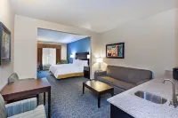Holiday Inn Express & Suites FLORESVILLE by IHG - parking
