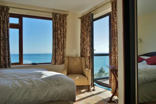 The Cottage - Sea Views, Direct Access to Beach, Pet Friendly Hotels in Amroth