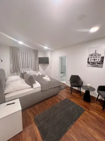 Hotel am Schlossplatz Отели в г. Бурладинген