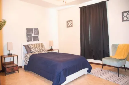 3Bd 2BT Town Suite Minutes Away Medical Center Отели рядом с достопримечательностью «IBC Bank»