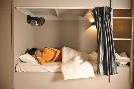 Bed & Bread Dormitory Отели в г. Бхолав Парт