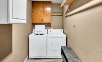 New Cozy Retreat Located 15 Minutes to Waco