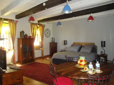 D'Ici et d'Ailleurs Hotels in Laparrouquial