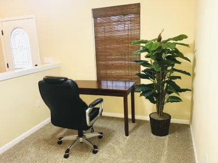 Spacious 3 Br Ranch House W Patio Yard in a Quiet Suburb Отели в г. Кларк