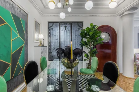 The Great Gatsby Отели рядом с достопримечательностью «Триумфальная арка»