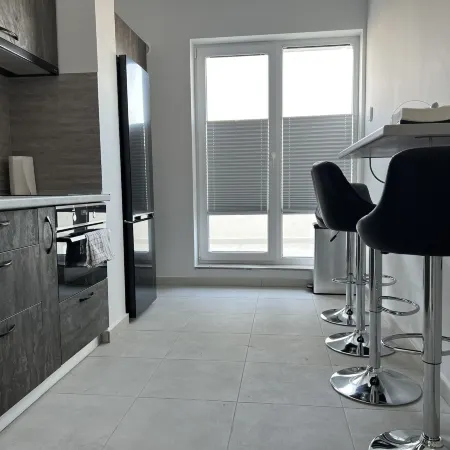 Stunning 2-Room Penthouse with Lakeview W11