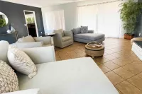 Lake house with hot tub, pool, game room & BBQ grill Hotels in Lakeland Village