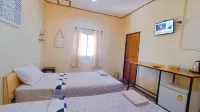 Lake Camp Resort Hotels in Amphoe Phipun