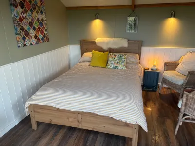 1Br-Sleeps2-Field View-Parking-Cabin Experience Các khách sạn gần Azure Garden Centre & Cafe
