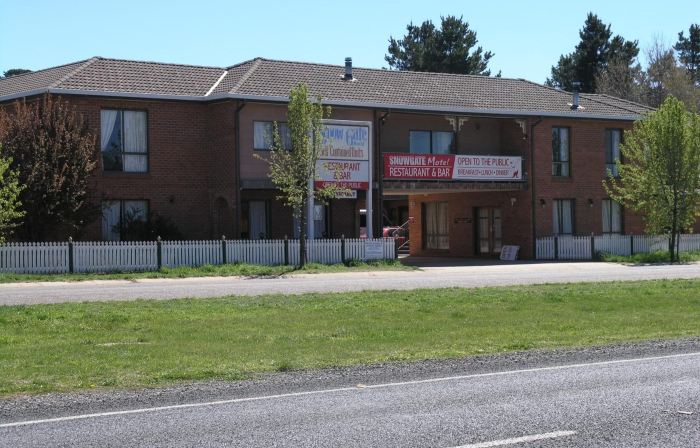 Snowgate Motel + Apartments