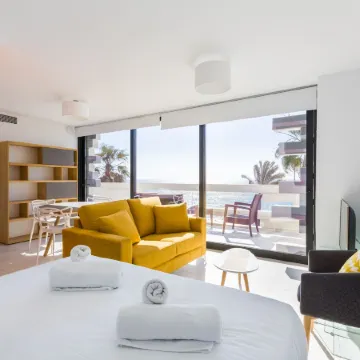 Seafront Boutique CalaBeach Rincón de la Victoria Отели рядом с достопримечательностью «Эль Пало»