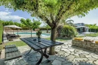 Vintage Suites Trikala - Bãi đậu xe