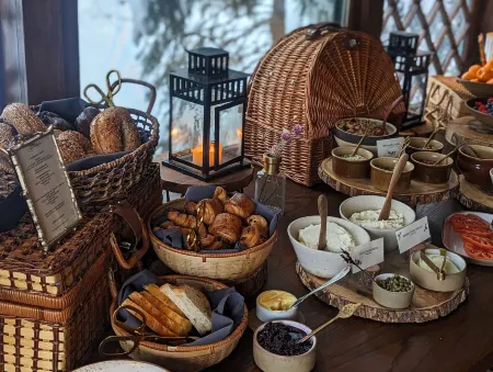 Deer Mountain Inn Отели рядом с достопримечательностью «Hudson-Chatam Winery Tasting Room»