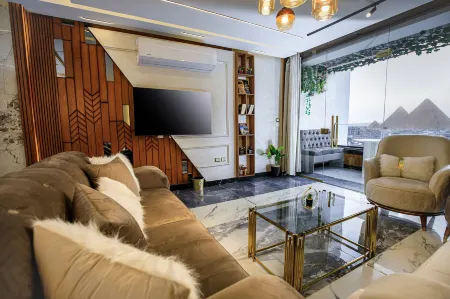 Piccolo Mondo Boutique Hotel Отели рядом с достопримечательностью «Pyramid of Teti»