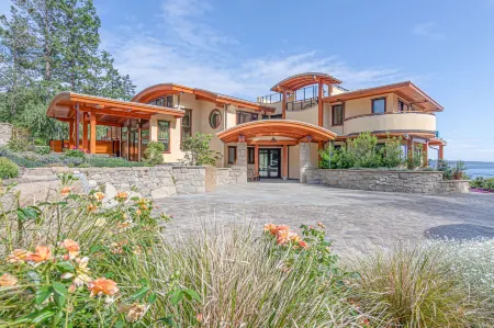 Lightwater Cove Отели рядом с достопримечательностью «Суорц Бэй Терминал»