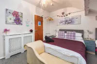Friends Hotel - B&Bs (Bed and breakfast)
