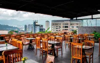 Apartments Pool and Rooftop Downtown Hotel - 조식 운영