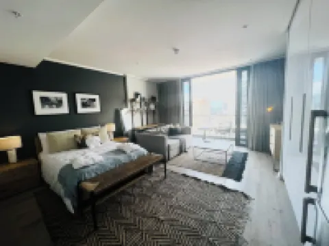 Urban Elephant 16 on Bree