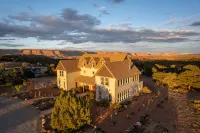 SkyRidge Inn