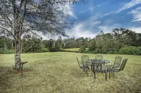 Clyde and Marie's Bed & Breakfast Hotels in Forest