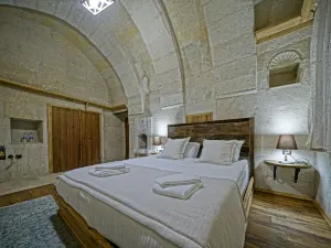 Naraca Cave House