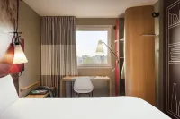 Ibis Reading Centre Hotels near Reading Railway Station