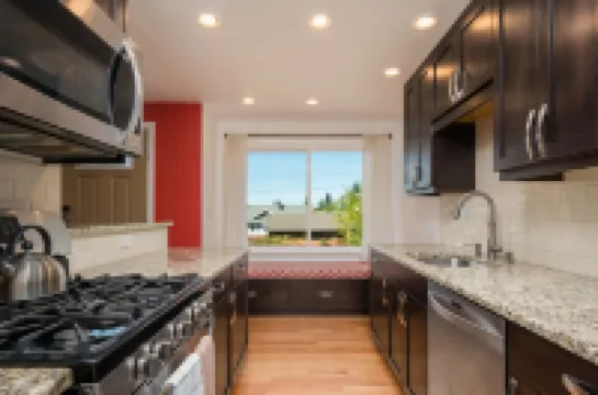 Seattle Vacation Home: the Autobahn