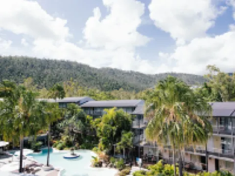 Mantra Club Croc Hotels in Cannonvale