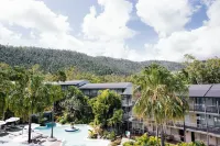 Mantra Club Croc Hotels in Cannonvale