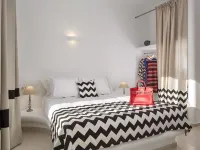 Colours of Mykonos Luxury Residences & Suites Hotel berhampiran Pantai Ornos
