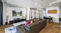 Circle on Cavill - Apartment Stay Private
