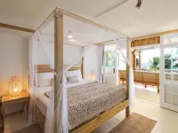 Surfers Bay Resort Hotels in Silver Sands