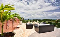 Luxurious & Central Condo in Playa Steps from the Beach