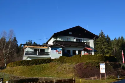 Karawanken Lodge Hotels in Treffen