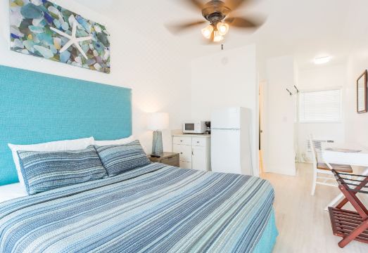 1. 시 비치 플라자..