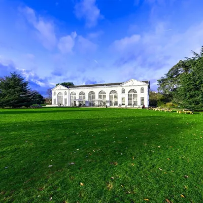 Grand Apartments Kew Gardens Hotels near Syon Park